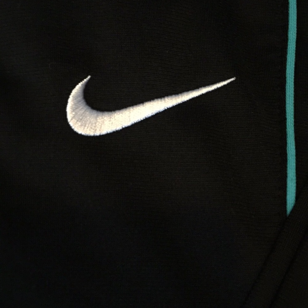 Nike - Picture 2 of 4